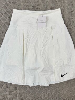 Nike White Pleated Golf/Tennis Skort with Black Swoosh XS